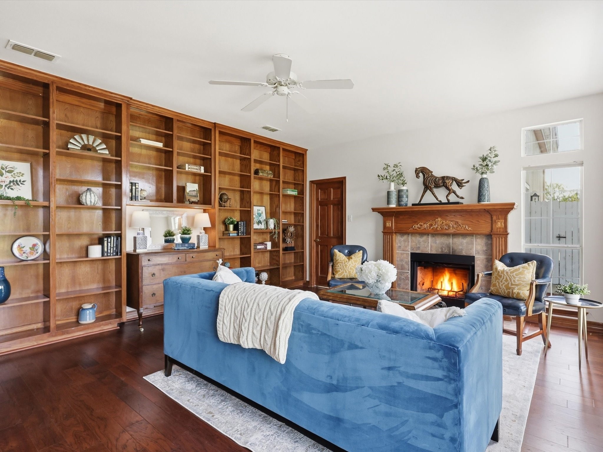 Aledo estate - family room with built-in bookcases