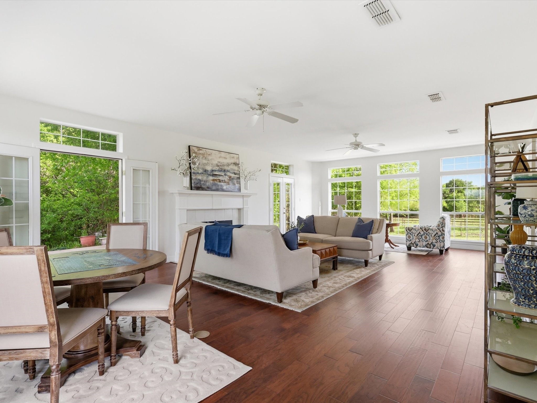 Aledo estate - open living and game table