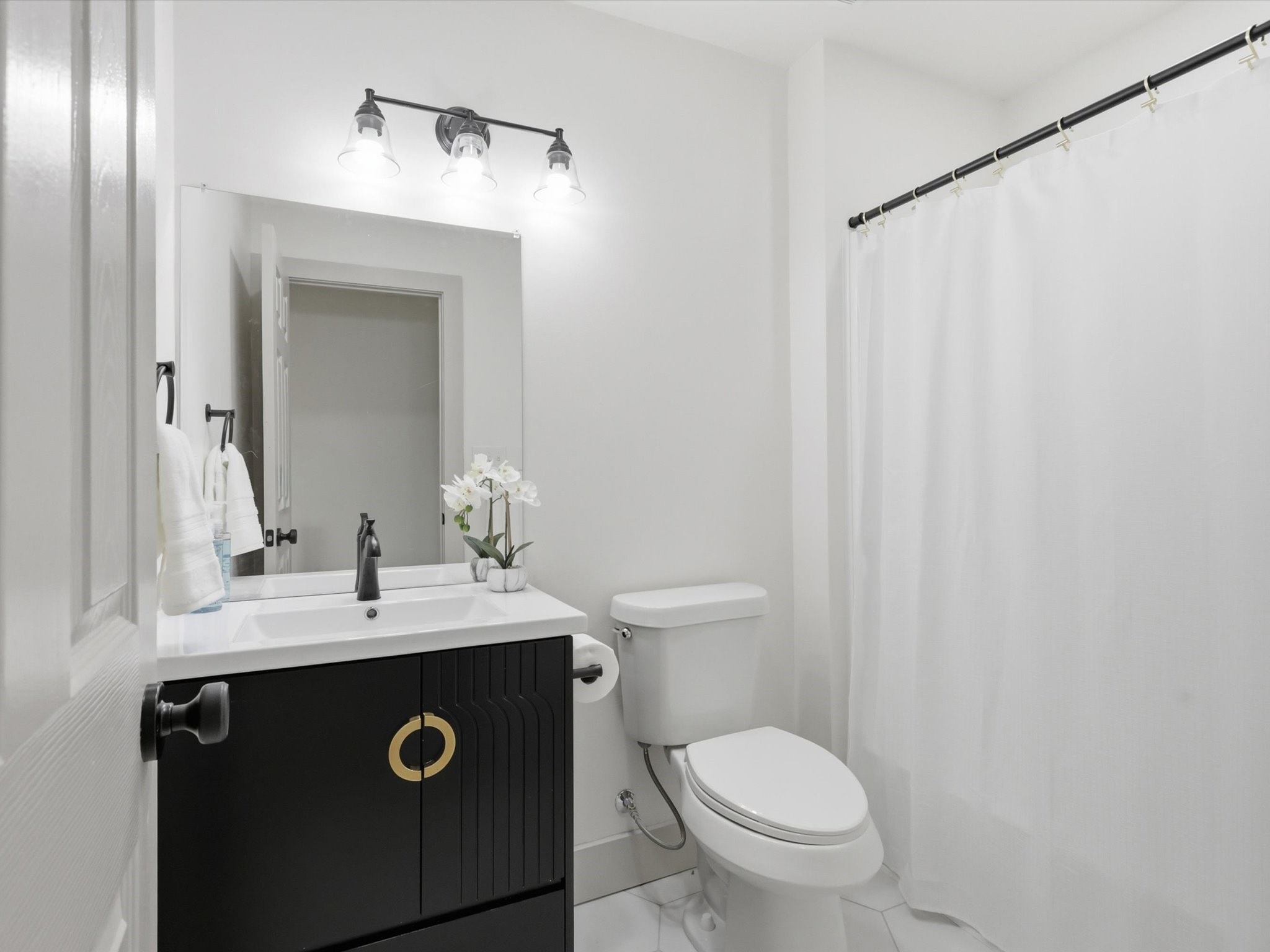 Jane Lane second bathroom after renovation