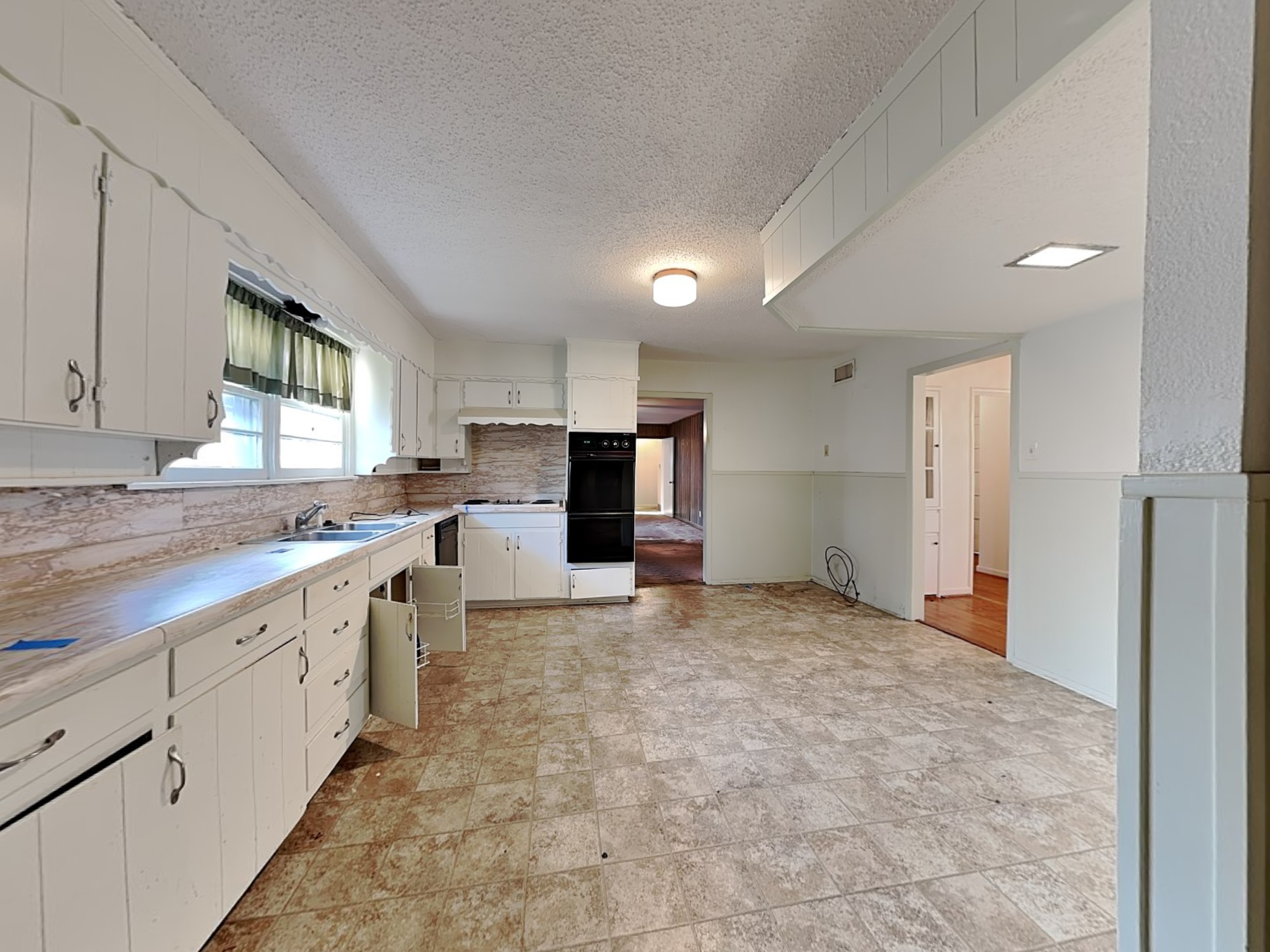 Jane Lane kitchen before renovation