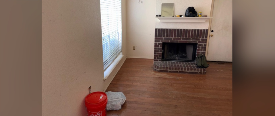 Crimnson Ct living room before